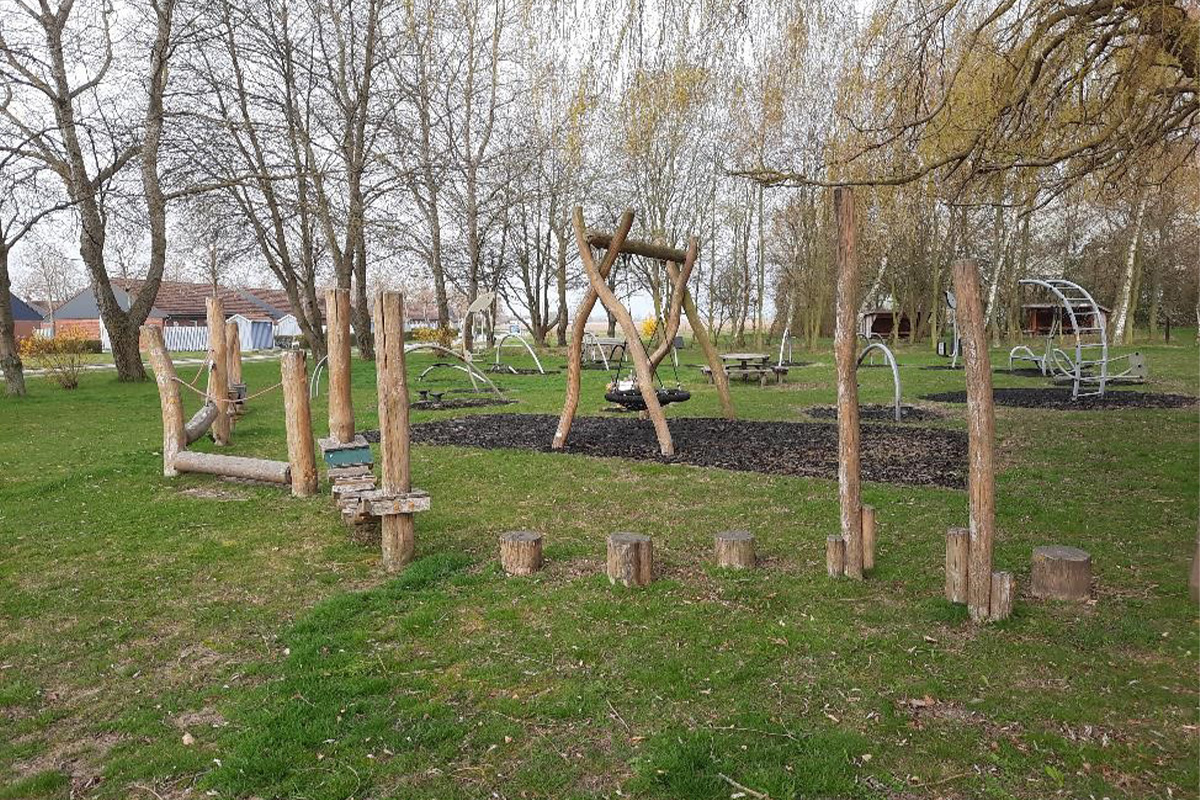 Redskaber på legepladsen i Sandby Bypark